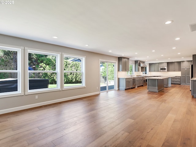 kitchen featuring recessed lighting, light wood-style flooring, appliances with stainless steel finishes, and gray cabinets