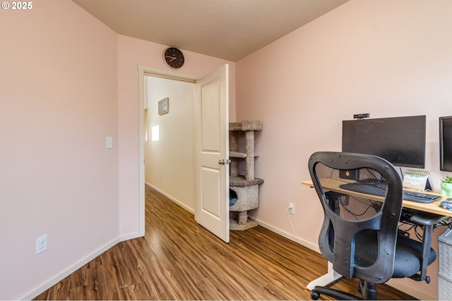 13012 NE 115th St, Vancouver, WA 98682 - home office with wood finished floors and baseboards