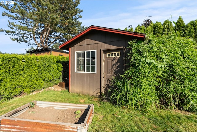 2012 SE Evans Ave, Troutdale, OR 97060 - view of shed featuring a garden