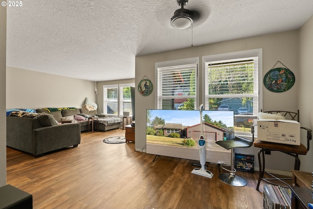 2012 SE Evans Ave, Troutdale, OR 97060 - dining area featuring wood finished floors, a textured ceiling, and ceiling fan