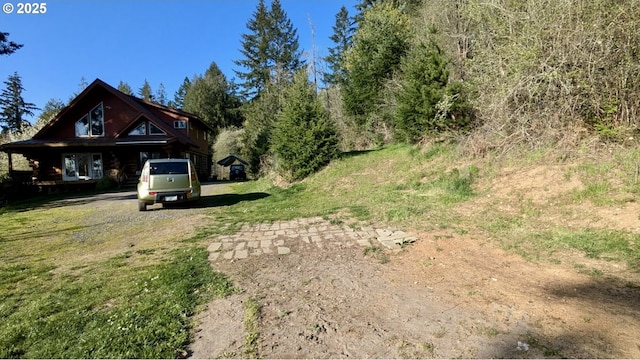 view of yard with dirt driveway