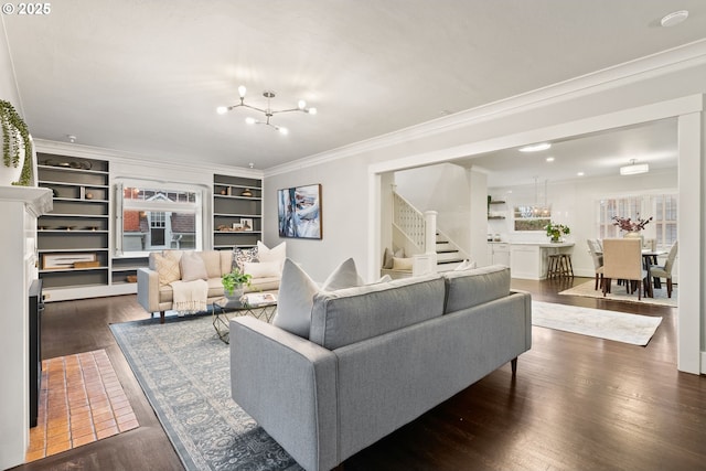 living room featuring dark wood-type flooring, crown molding, and an inviting chandelier