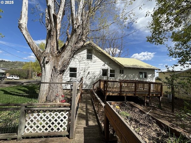 410 Division St, Elgin, OR 97827 - rear view of property featuring a deck and fence