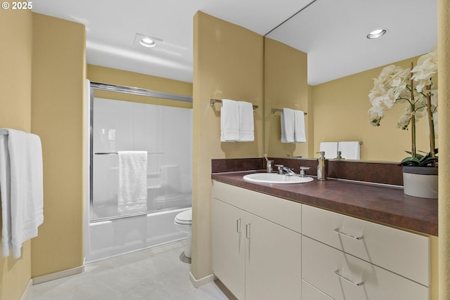 full bathroom featuring vanity, baseboards, toilet, shower / bath combination with glass door, and recessed lighting