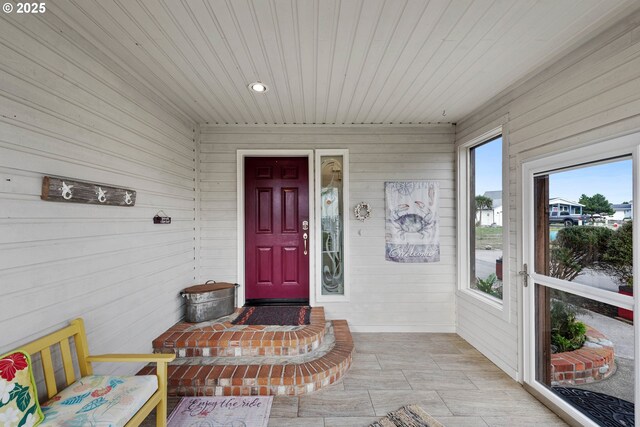 property entrance featuring covered porch