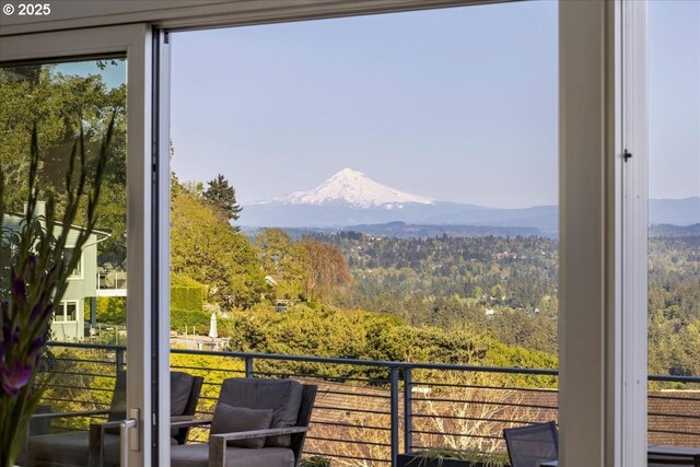1900 Crest Dr, Lake Oswego, OR 97034 - view of mountain background