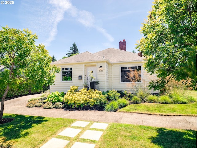 3556 NE Alberta Ct, Portland, OR 97211 - view of front facade featuring a chimney and a front yard