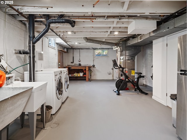 3556 NE Alberta Ct, Portland, OR 97211 - below grade area featuring independent washer and dryer
