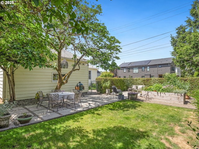 3556 NE Alberta Ct, Portland, OR 97211 - view of yard with a patio