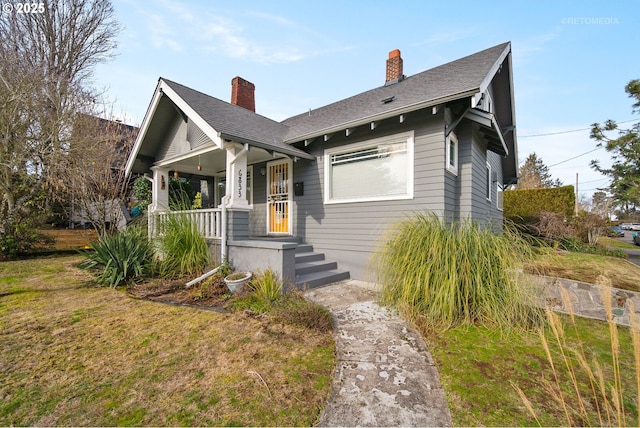 view of front of home featuring a porch and a front lawn