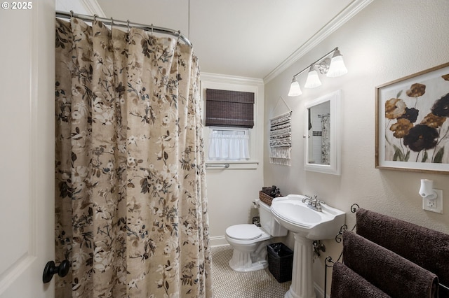 bathroom with tile patterned floors, toilet, sink, crown molding, and a shower with shower curtain