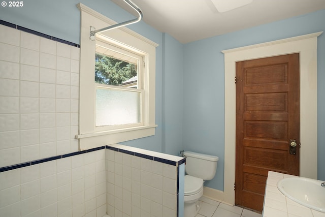 9465 N Midway Ave, Portland, OR 97203 - bathroom featuring tile patterned flooring and vanity