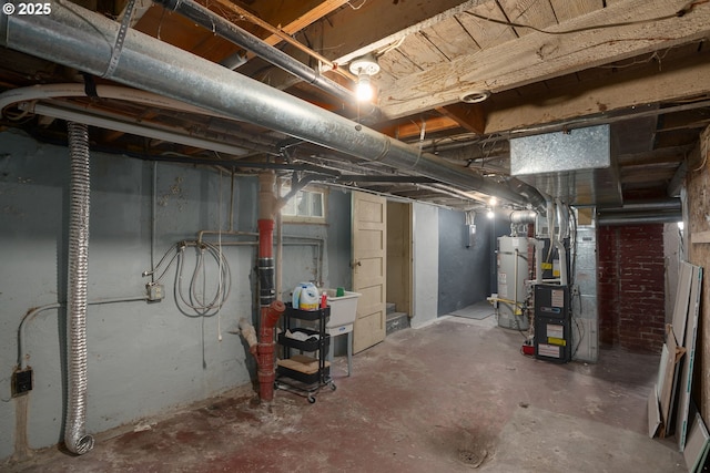 9465 N Midway Ave, Portland, OR 97203 - unfinished basement featuring gas water heater and heating unit