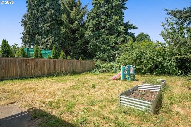 9465 N Midway Ave, Portland, OR 97203 - view of yard featuring a garden