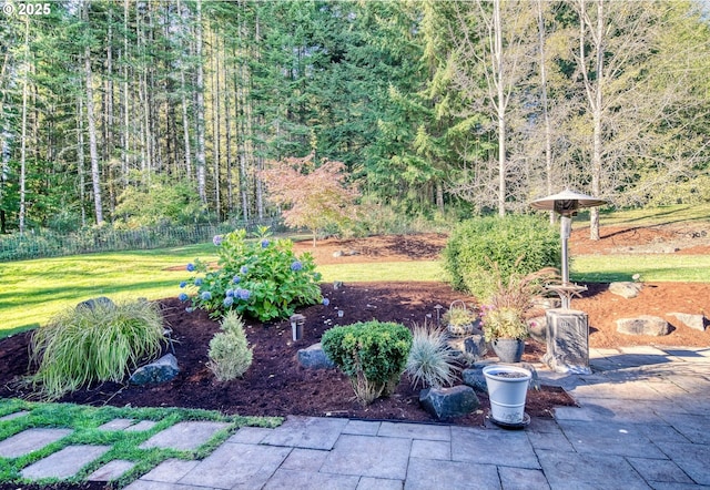 view of yard with a forest view