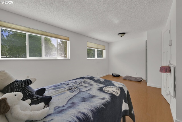 1438 Quaker St, Eugene, OR 97402 - bedroom featuring a textured ceiling and baseboards