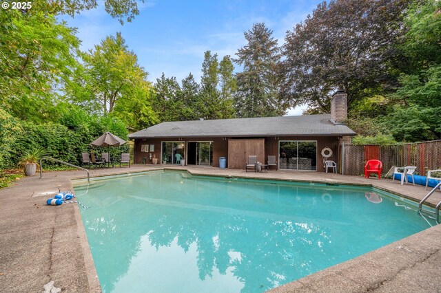 1438 Quaker St, Eugene, OR 97402 - view of swimming pool featuring a patio and view of scattered trees