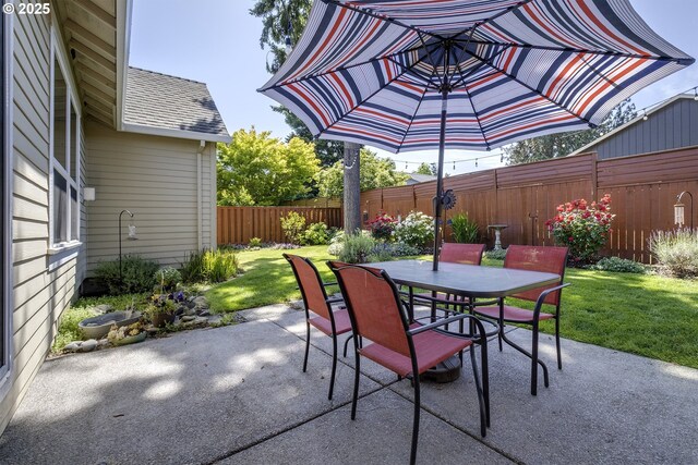 9350 SW Gertz Ln, Tualatin, OR 97062 - view of patio / terrace featuring outdoor dining space