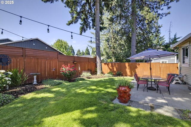 9350 SW Gertz Ln, Tualatin, OR 97062 - view of yard with a patio