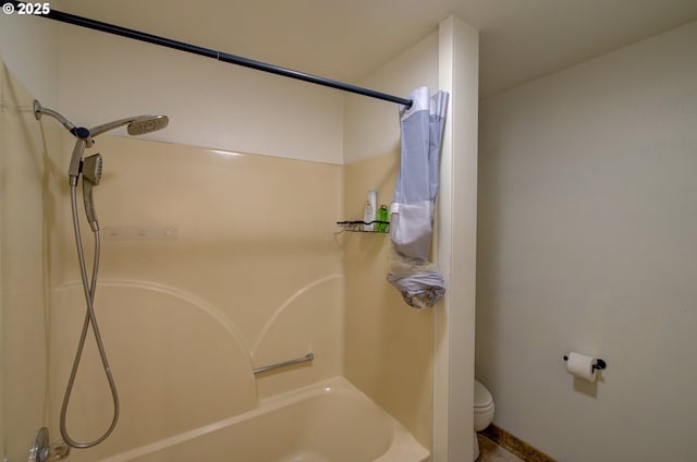 82548 Vinemaple Rd, Seaside, OR 97138 - full bath featuring toilet and shower / tub combo with curtain