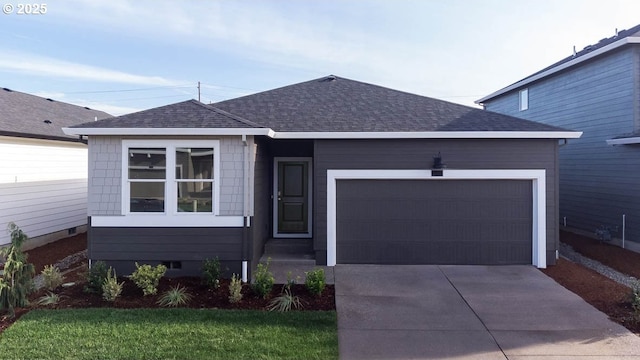 262 Greencrest St, Salem, OR 97301 - ranch-style house featuring a shingled roof, crawl space, a garage, driveway, and a front yard