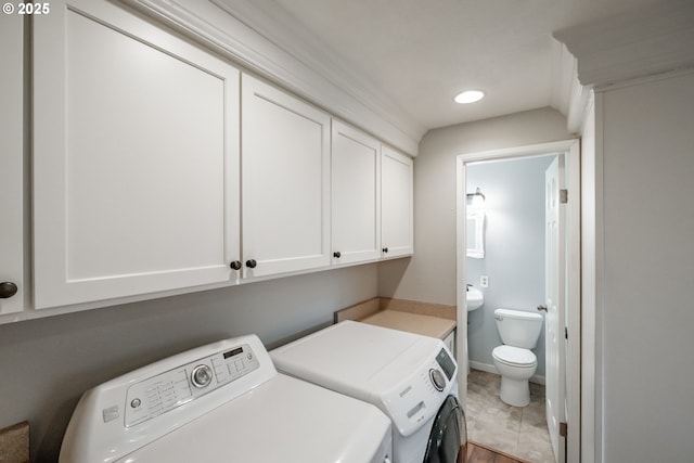 laundry room featuring cabinets and independent washer and dryer