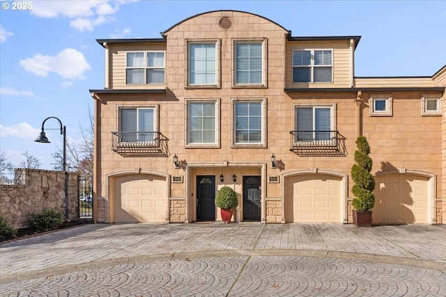 view of front of home featuring curved driveway and an attached garage