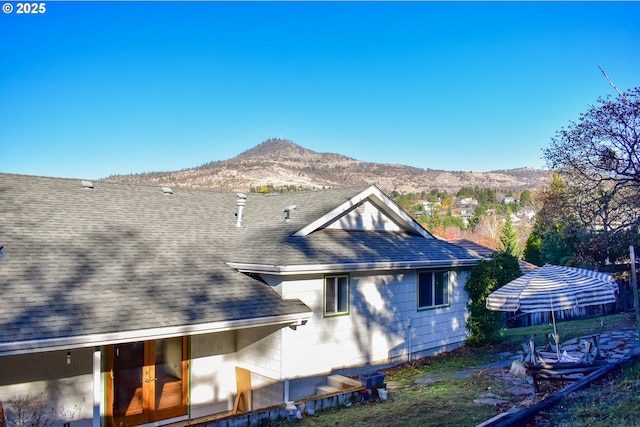 130 Candice Ct, Medford, OR 97504 - rear view of house with a mountain view