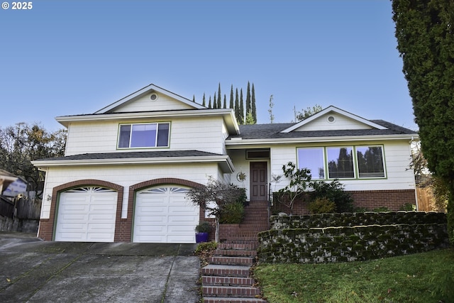 130 Candice Ct, Medford, OR 97504 - tri-level home with a garage