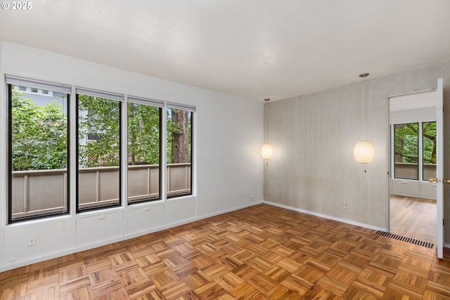 589 Ridgeway Rd, Lake Oswego, OR 97034 - empty room featuring baseboards