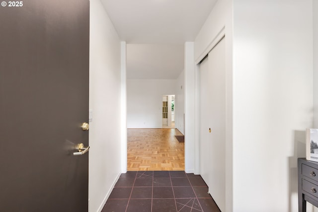 589 Ridgeway Rd, Lake Oswego, OR 97034 - corridor featuring baseboards