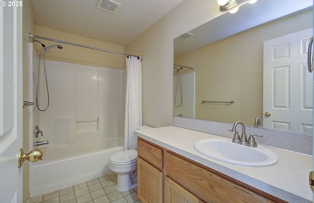 bathroom with toilet, vanity, visible vents, and shower / tub combo with curtain