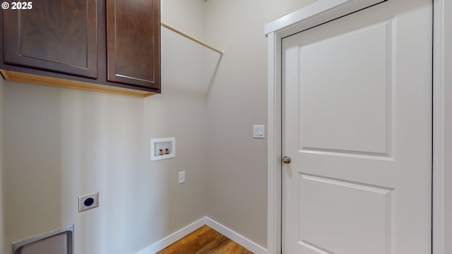 917 SE 9th Dr, Hermiston, OR 97838 - laundry room featuring electric dryer hookup, baseboards, hookup for a washing machine, cabinet space, and wood finished floors