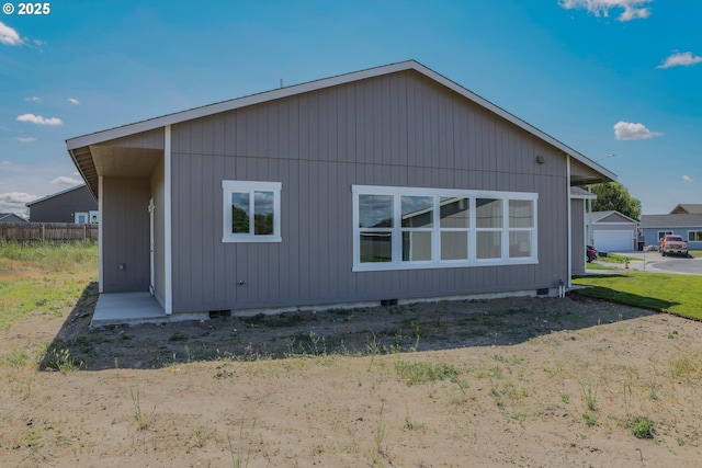 917 SE 9th Dr, Hermiston, OR 97838 - rear view of house with crawl space