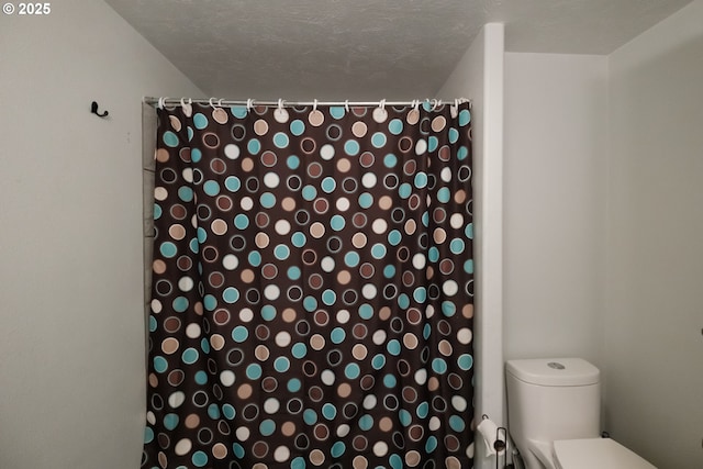 40325 Upper Calapooia Dr, Sweet Home, OR 97386 - full bathroom featuring toilet and a shower with shower curtain
