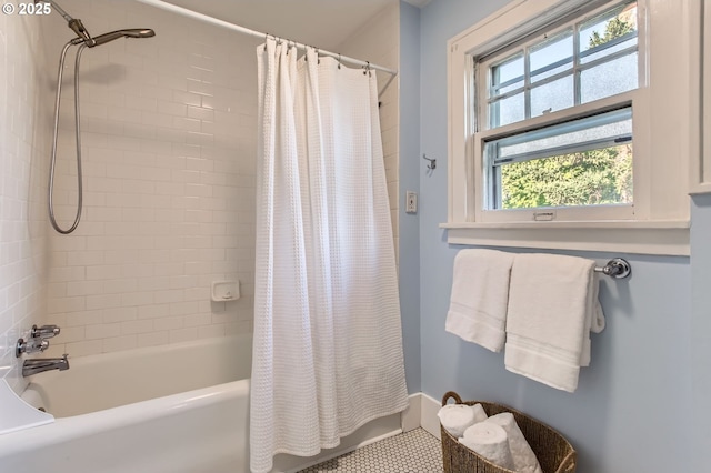 5536 N Delaware Ave, Portland, OR 97217 - bathroom with shower / tub combo