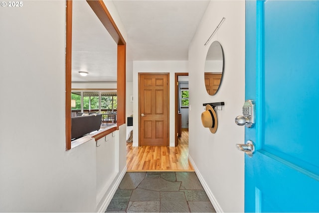 7005 SW 14th Ave, Portland, OR 97219 - entryway featuring baseboards