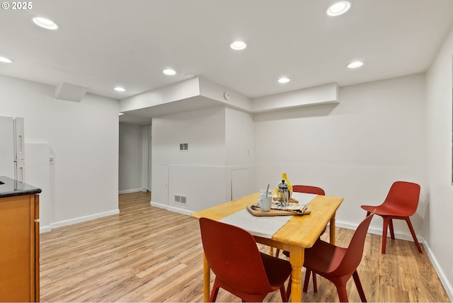 7005 SW 14th Ave, Portland, OR 97219 - dining area featuring light wood-type flooring, baseboards, and recessed lighting