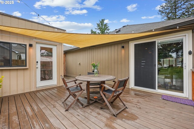 7913 SE Henderson St, Portland, OR 97206 - deck featuring outdoor dining area