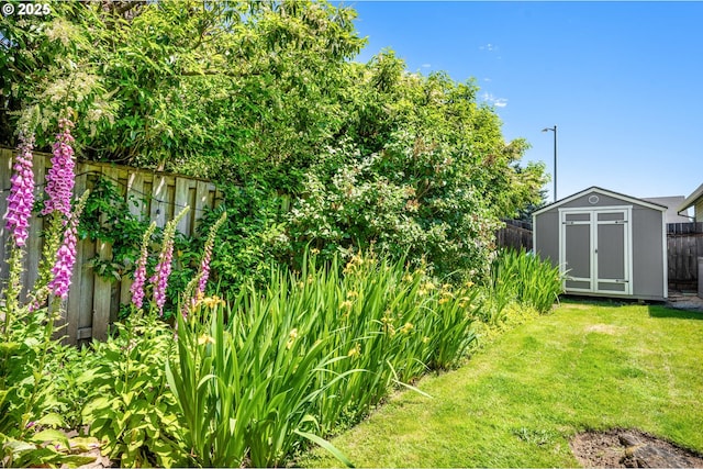 20525 Martin Ct, West Linn, OR 97068 - fenced backyard featuring a storage shed