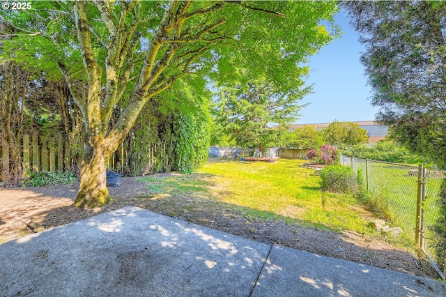 121 SE 34th Cir, Troutdale, OR 97060 - view of yard with a patio