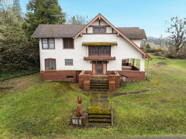 view of front of house featuring a front yard