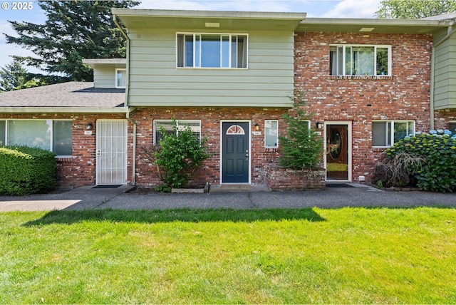 2062 NE Hogan Dr, Gresham, OR 97030 - townhome / multi-family property with a front lawn and brick siding
