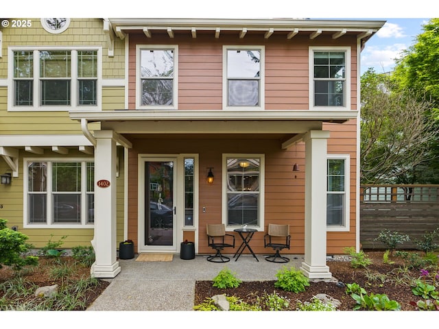 view of front of house featuring fence and a porch
