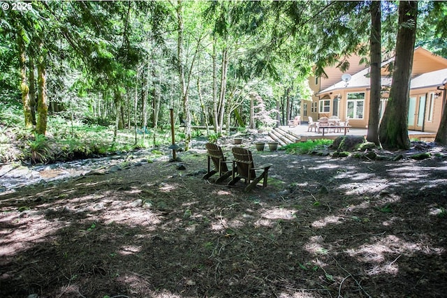 view of yard featuring a patio