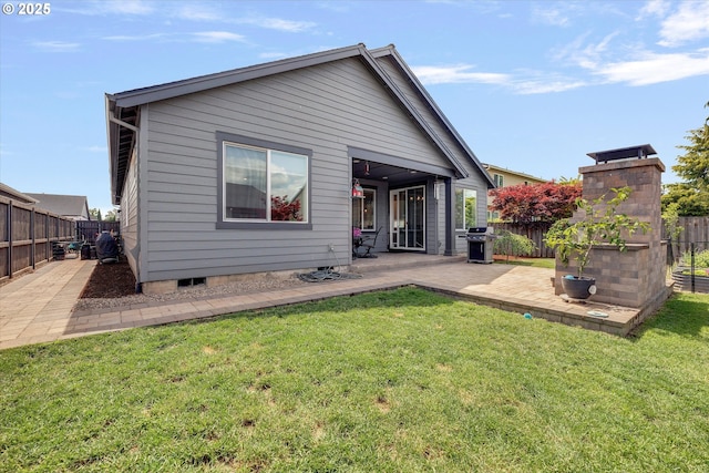 1332 SE 14th Ave, Canby, OR 97013 - back of property with a patio area