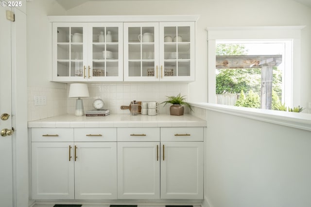 2814 NE 34th Ave, Portland, OR 97212 - bar area with decorative backsplash