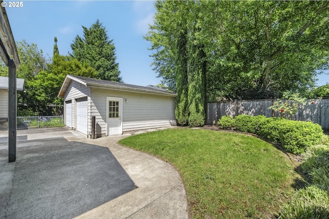 2814 NE 34th Ave, Portland, OR 97212 - view of yard featuring a garage and an outdoor structure
