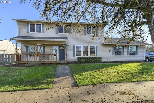 view of front facade featuring a front lawn