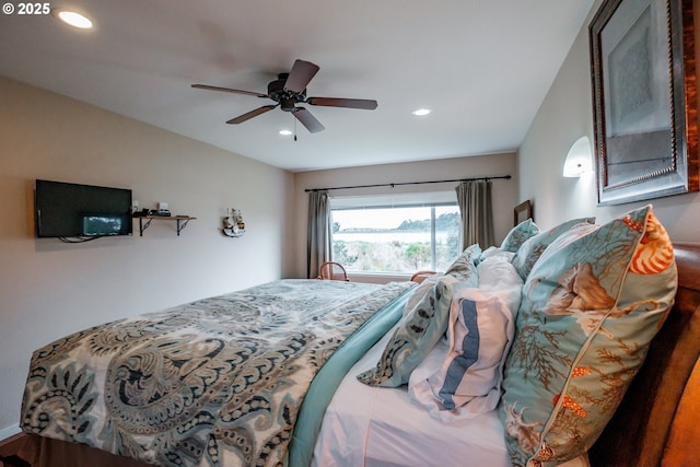 bedroom with ceiling fan